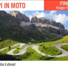Strada tortuosa tra le montagne, ideale per un viaggio in moto. Un elenco di passi alpini italiani ti aspetta per un'avventura indimenticabile.