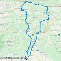 Mappa del percorso motociclistico attraverso le Alpi Carniche, con tappe a Tolmezzo, Tarvisio e il passo del Pramollo.
