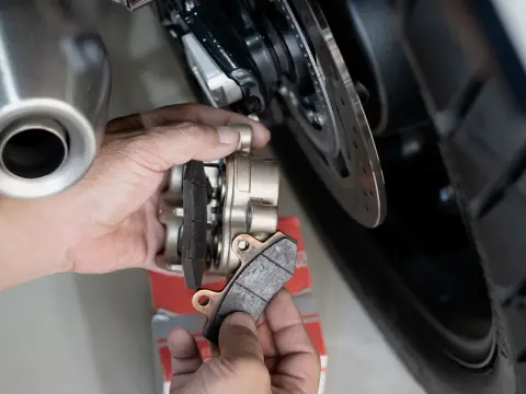 Pastiglie freno posteriori moto - Durata e quando cambiarle?