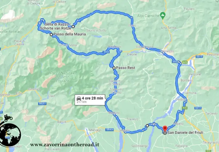 Mappa di un itinerario in moto che include il Passo della Mauria, con tappe a Sella di Razzo, Forni di Sopra e San Daniele del Friuli.