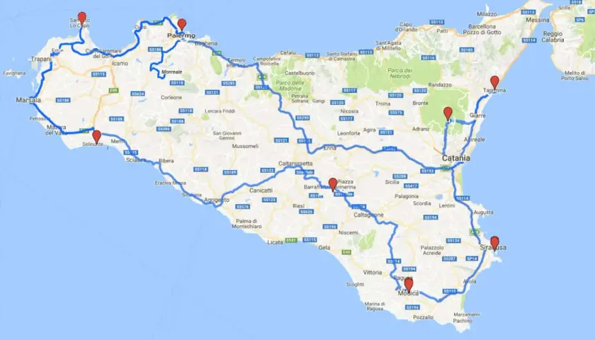 Itinerari moto Sicilia: un viaggio tra Palermo, Taormina e Siracusa, con tappe a Ragusa e Modica.
