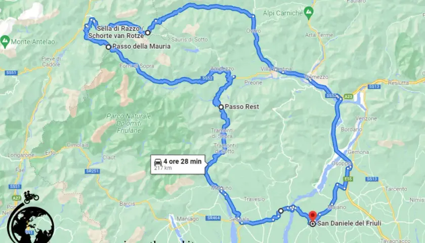 Mappa di un itinerario in moto che include il Passo della Mauria, con tappe a Sella di Razzo, Forni di Sopra e San Daniele del Friuli.