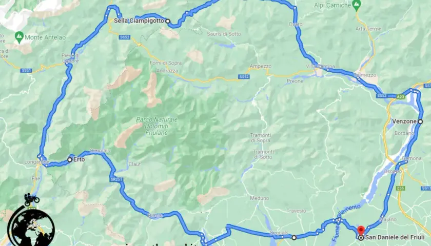 Mappa di un tour in moto tra i passi del Friuli Venezia Giulia, toccando Sella Ciampigotto, Venzone e San Daniele del Friuli.