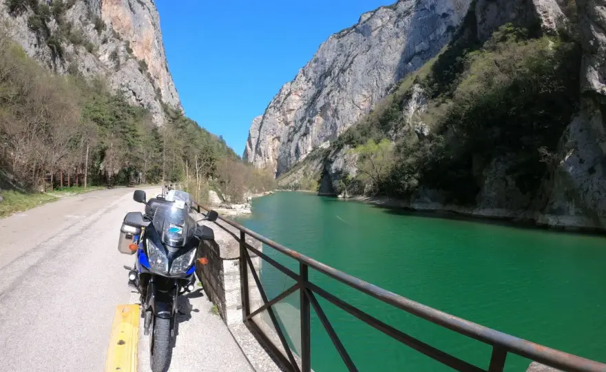 Gola del Furlo in moto - Il percorso perfetto per godersela