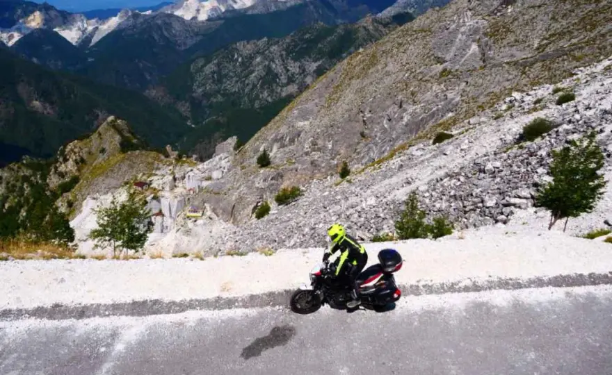 Passo del Vestito in moto - La guida completa per un giro indimenticabile