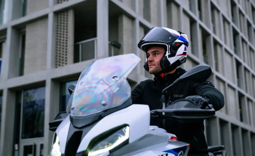 Casco jet o integrale? La scelta giusta per il tuo viaggio