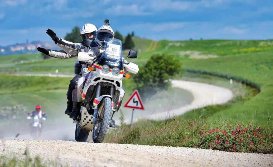 Eroica in moto - La guida pratica per strade bianche e Toscana
