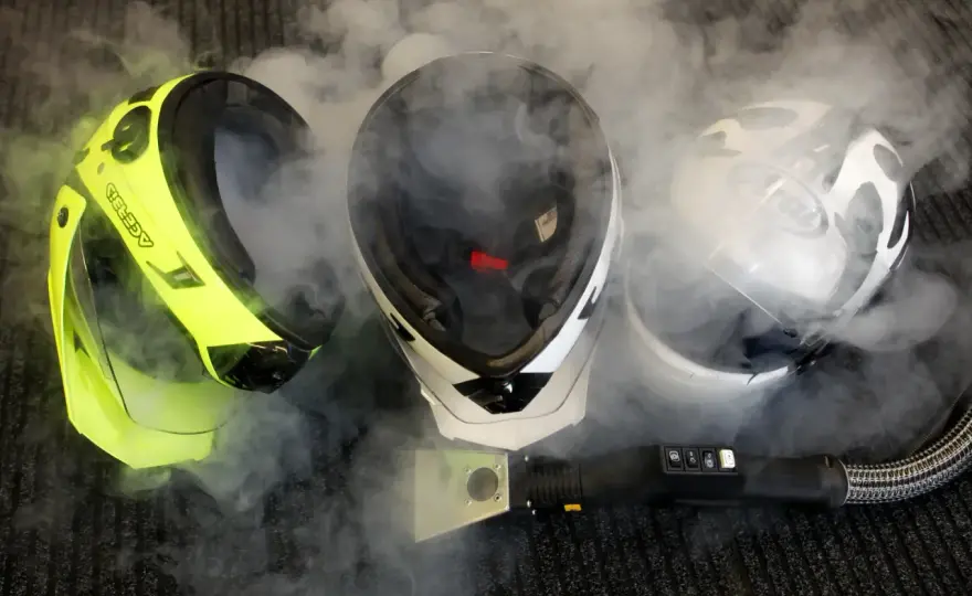 Pulire il casco moto - Guida completa per non rovinarlo