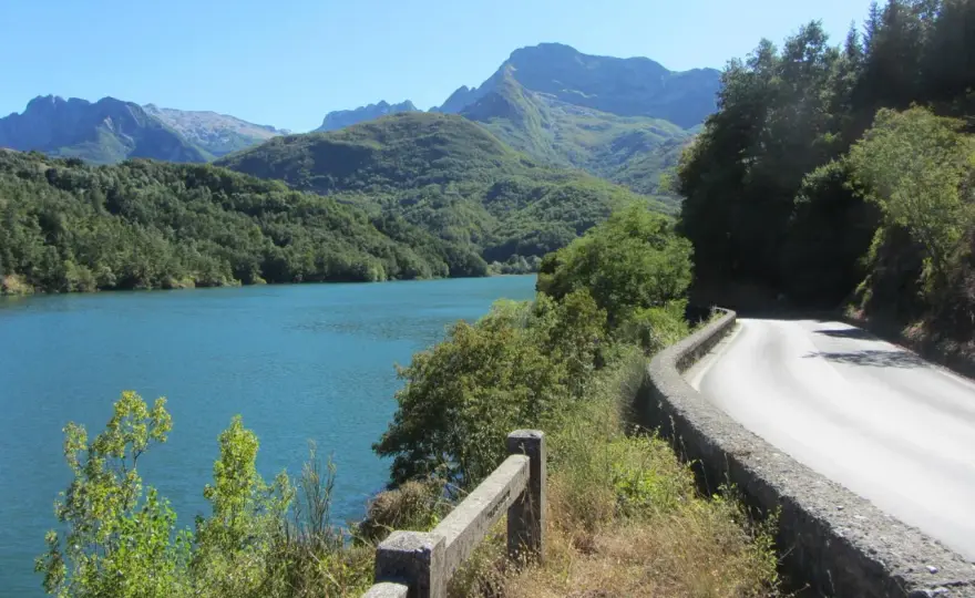 Passo dei Carpinelli in moto - Guida e itinerari tra Garfagnana e Lunigiana
