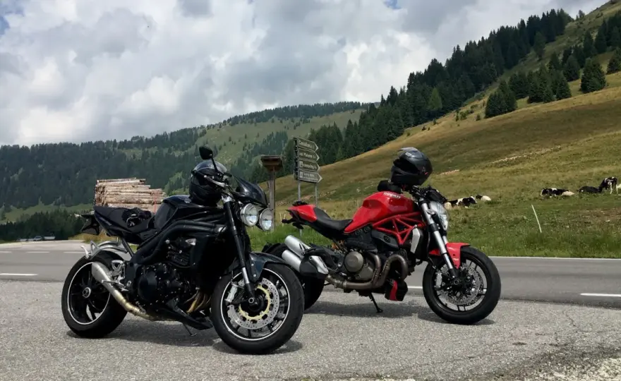 Passo Castrin in moto - La guida completa per un'esperienza autentica
