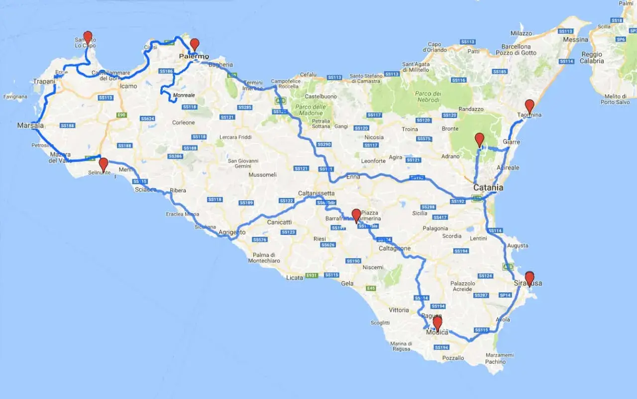 Itinerari moto Sicilia: un viaggio tra Palermo, Taormina e Siracusa, con tappe a Ragusa e Modica.