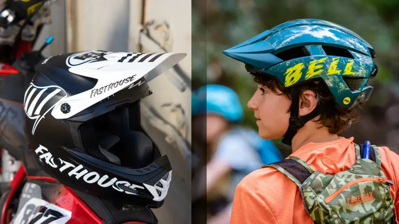 Casco da moto nero e bianco e casco da bici blu per un bambino. Misura casco bambino 7 anni.